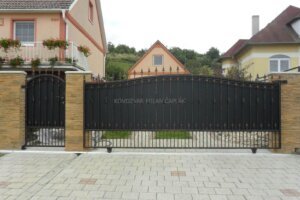 Posuvné kované brány, Samonosné kované brány, Dvojkrídlové kované brány, Pozinkované kované brány, Práškovo maľované kované brány, Luxusné kované brány